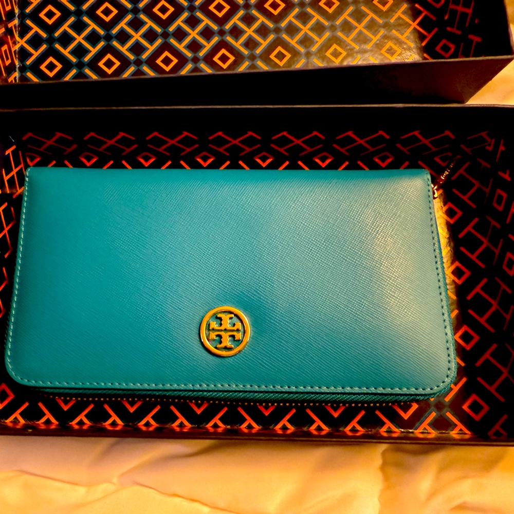 TORY BURCH CONTINENTAL WALLET